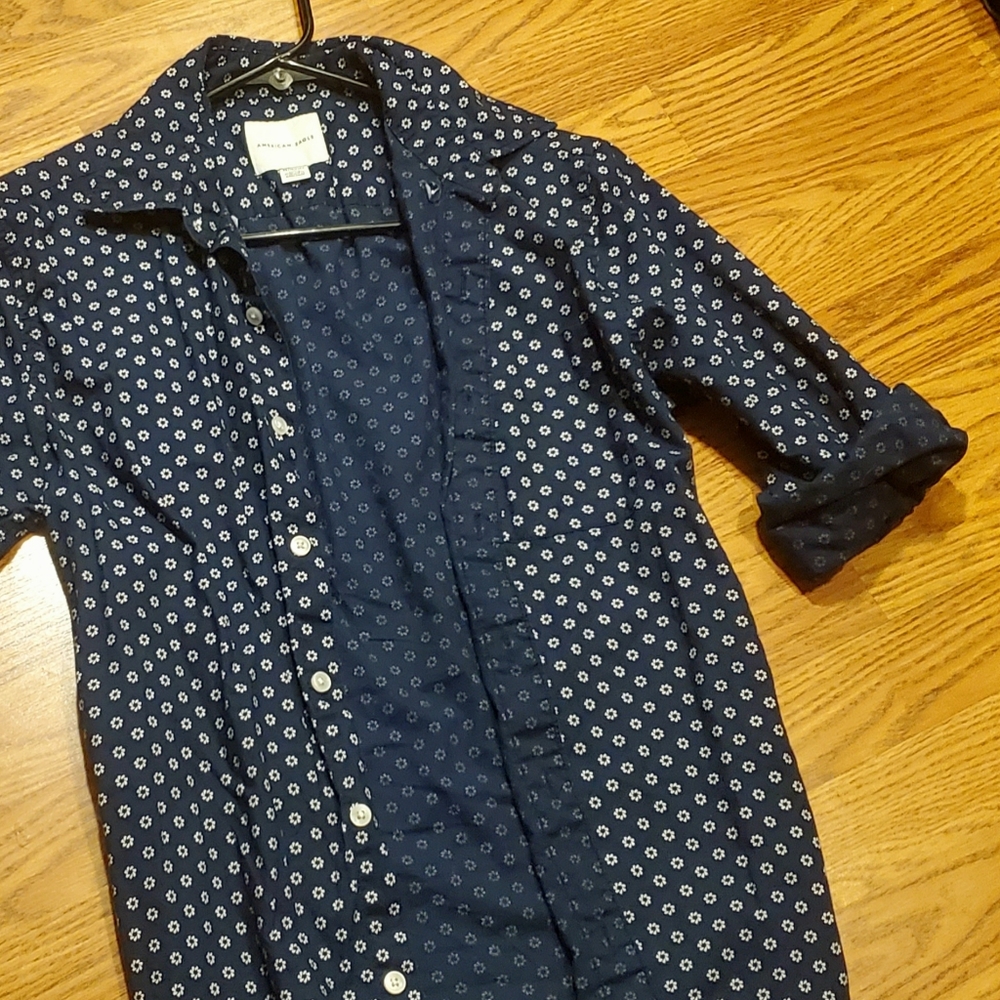 AMERICAN EAGLE SLIM-FIT BUTTON-UP - XS
